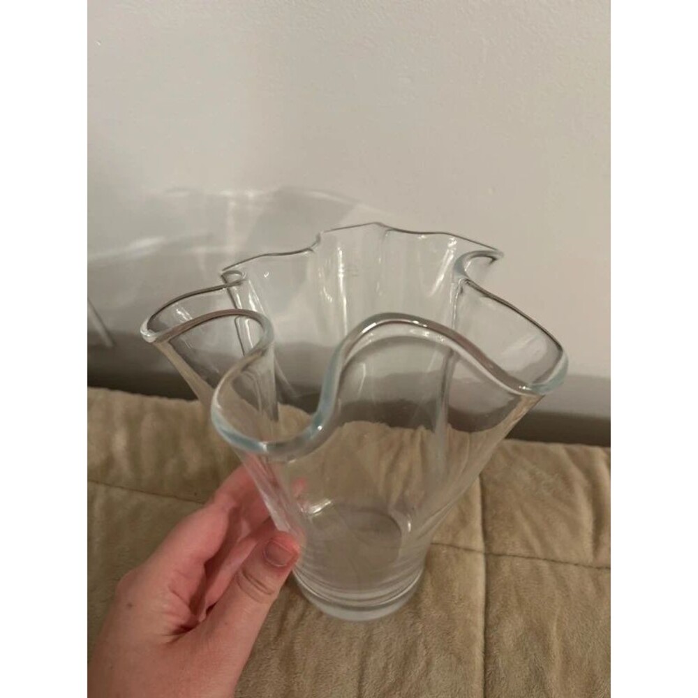 Ribbon Waves Style Glass Vase